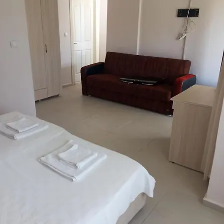 Kalanora Hotel *